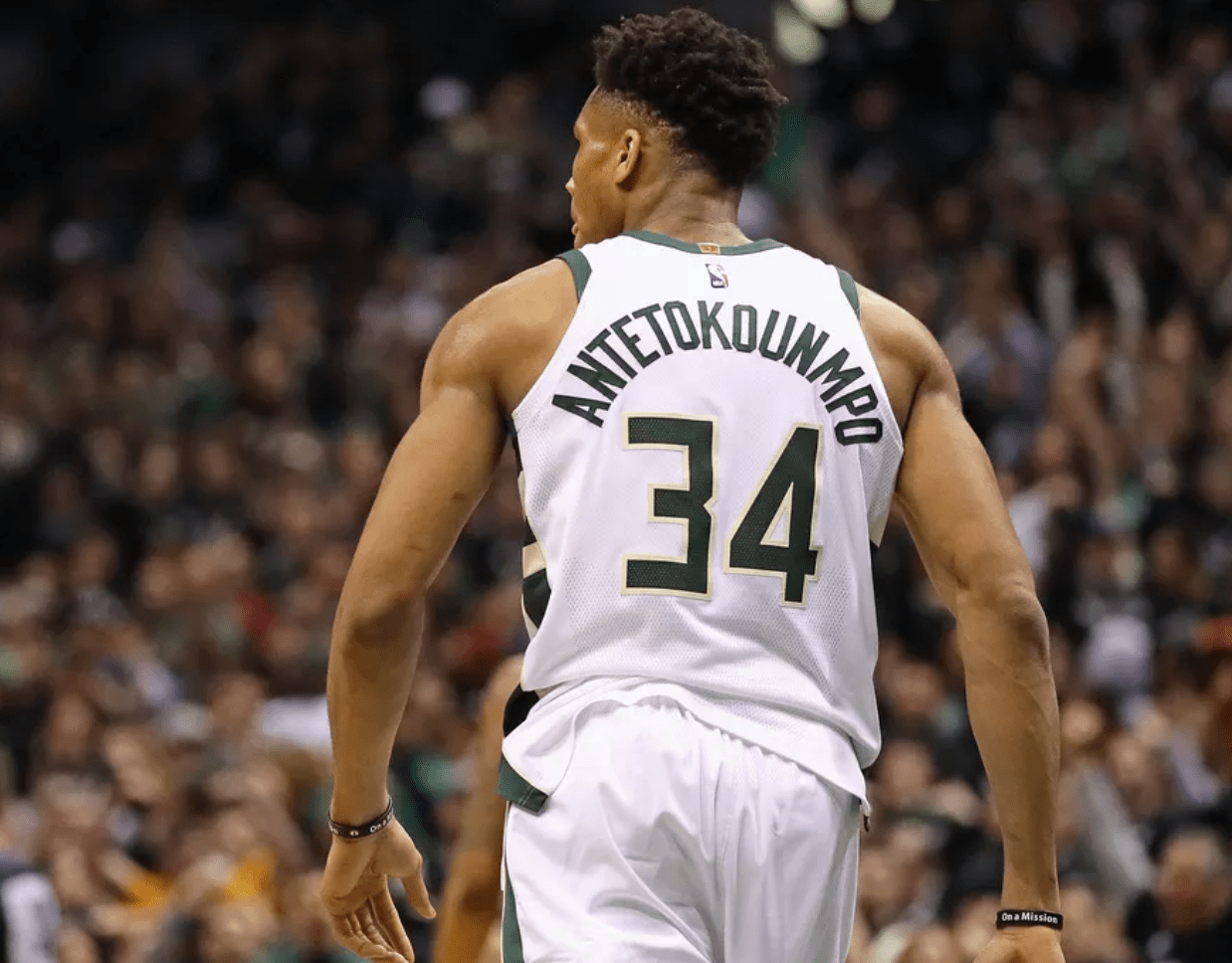 场后为马刺 场后为马刺